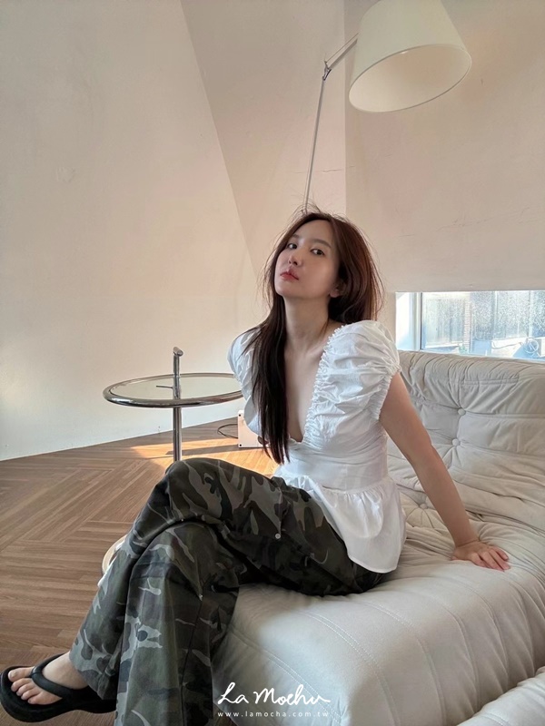 澎袖深V領澎下擺性感上衣